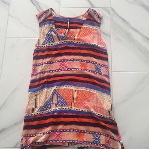 Colorful top v cut in front with slit in back longer in length **great w/ leggin